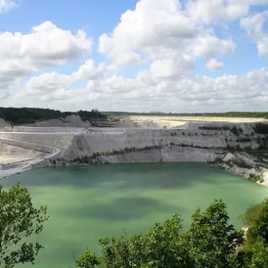 Kreidegrube gefühlt mit Wasser